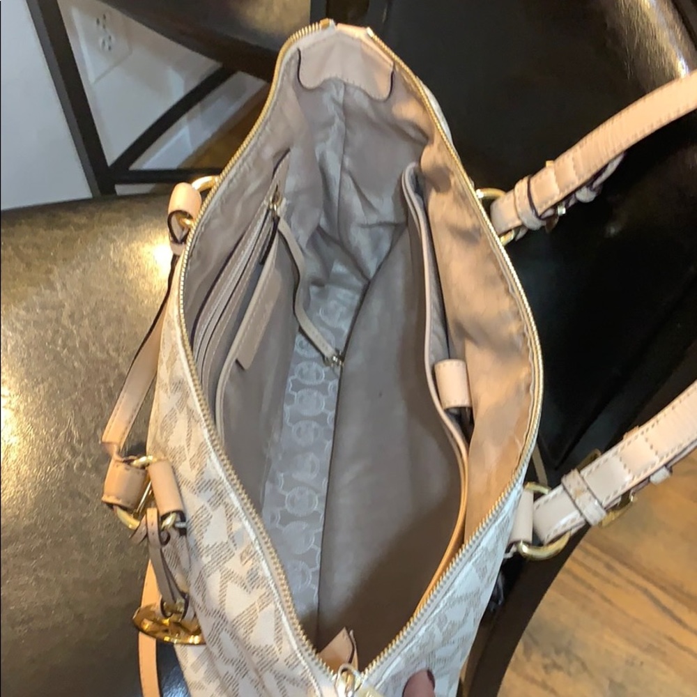 Tote - Picture 3 of 4